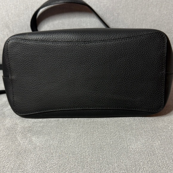 Coach Town Bucket Bag Black Leather Gold Crossbody Tote Code H208-91122 - Picture 14 of 17